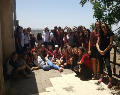 תלמידות בי"ס גולן  מדריכות באנגלית