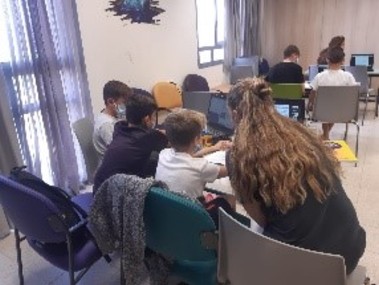 ילדים עובדים במחשב