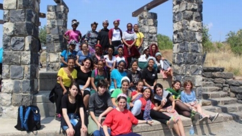 מטיילים וחווים גולן בכפר הנוער ביונתן.jpg