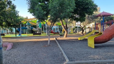 גן שעשועים אפיק.jpg